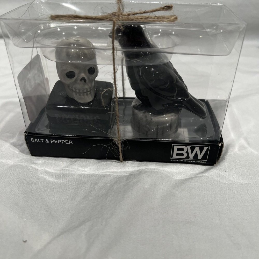 Boston Warehouse Salt and Pepper Shakers Skull & Crow Halloween Decorative 79548